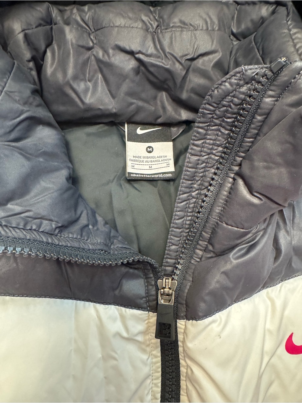 Nike Women's Black, Hot Pink & White Chevron Puffer Jacket with Hood 550 - Picture 4 of 8